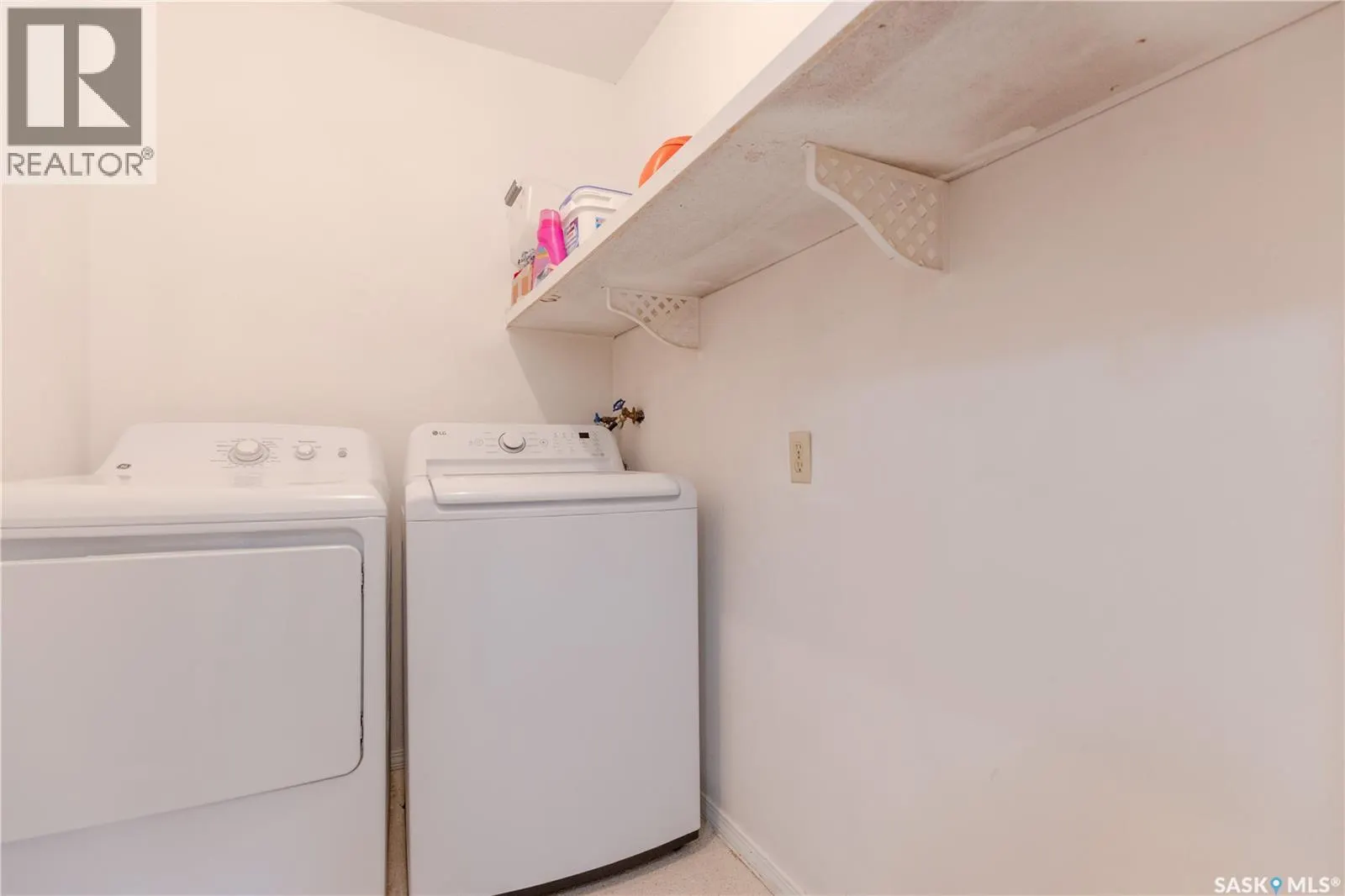 220-222 V AVENUE N