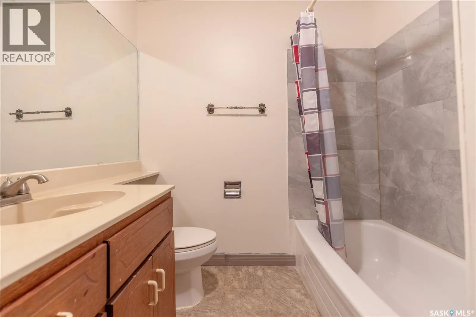 220-222 V AVENUE N