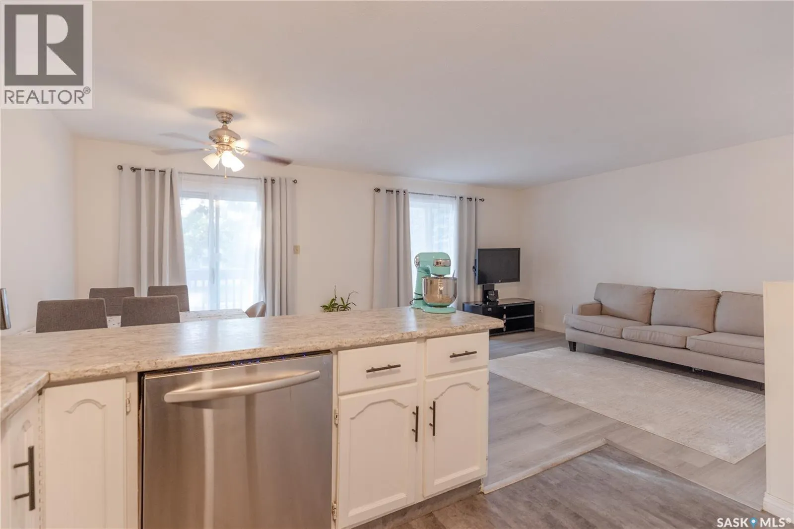 220-222 V AVENUE N