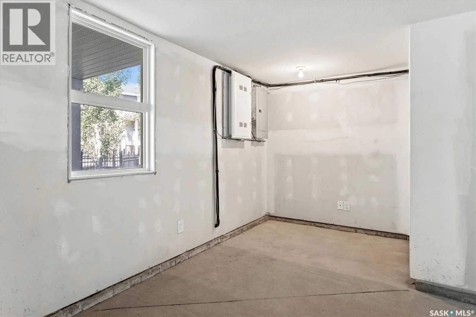 229 1220 Pringle WAY