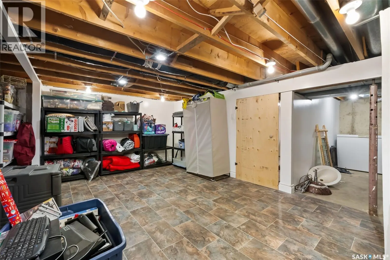 5910 Steele CRESCENT