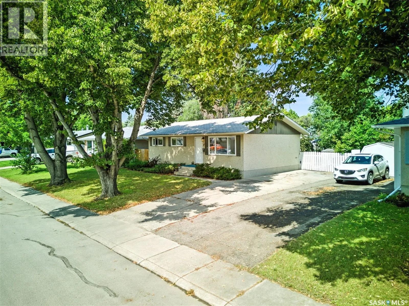 97 Maxwell CRESCENT