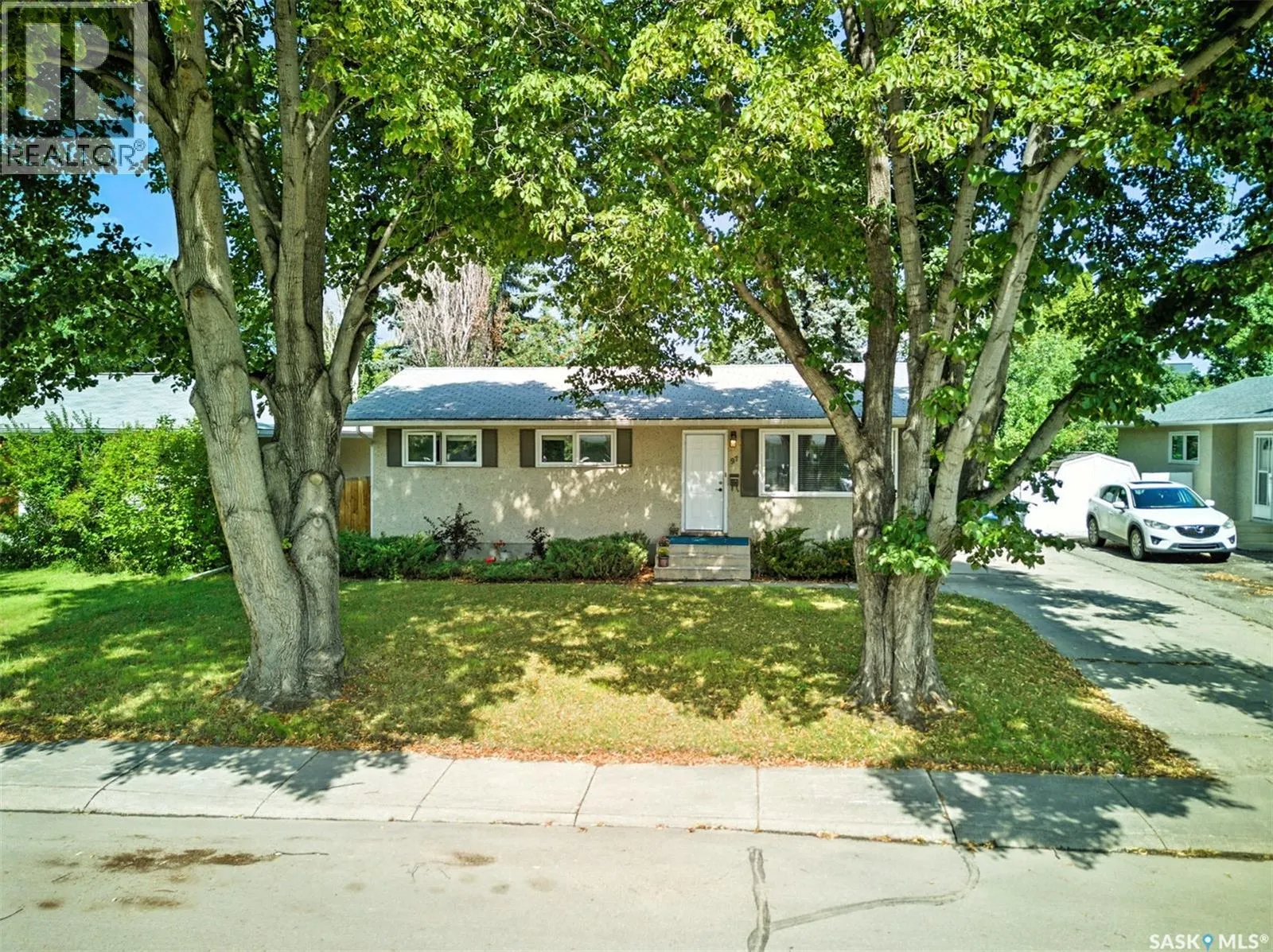 97 Maxwell CRESCENT