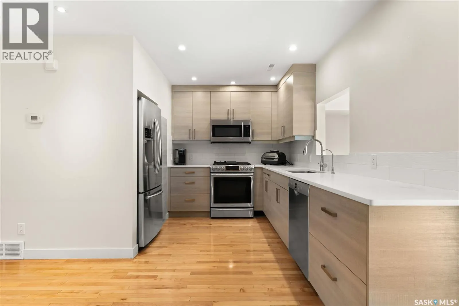27 2338 Assiniboine AVENUE