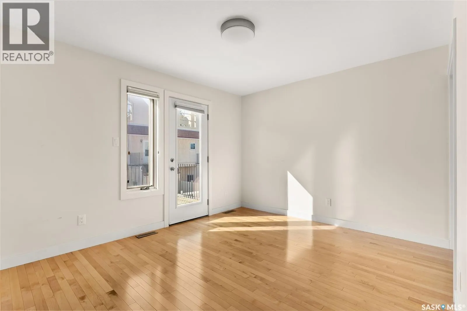 27 2338 Assiniboine AVENUE