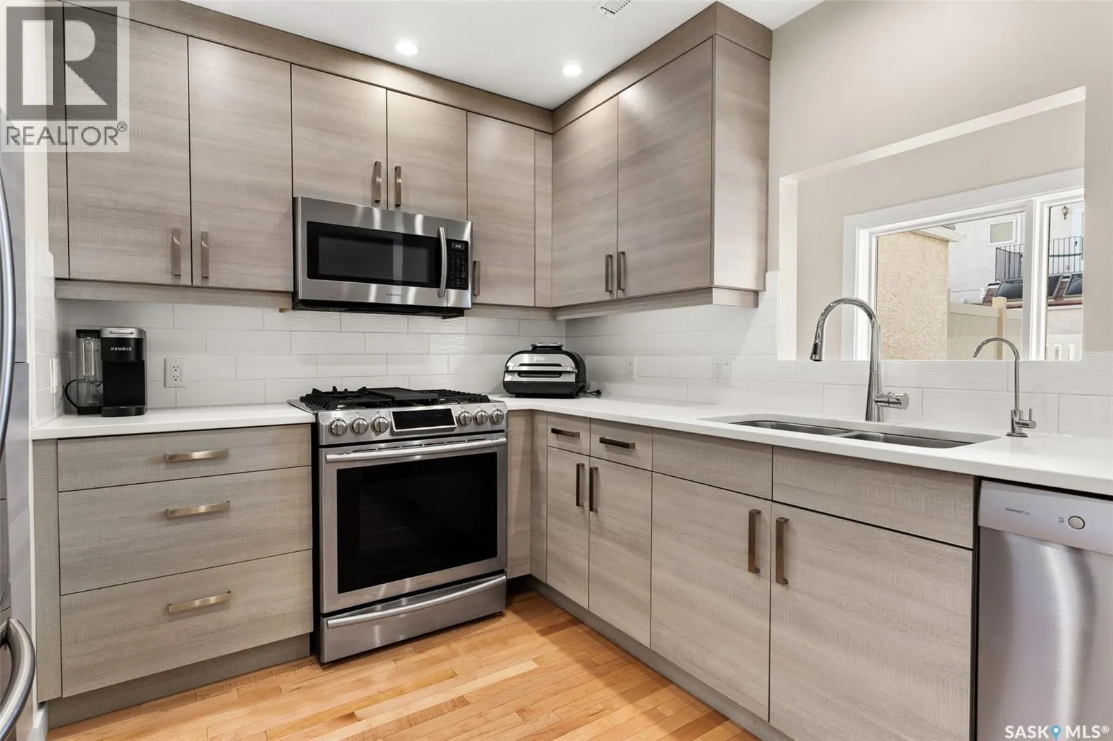 27 2338 Assiniboine AVENUE