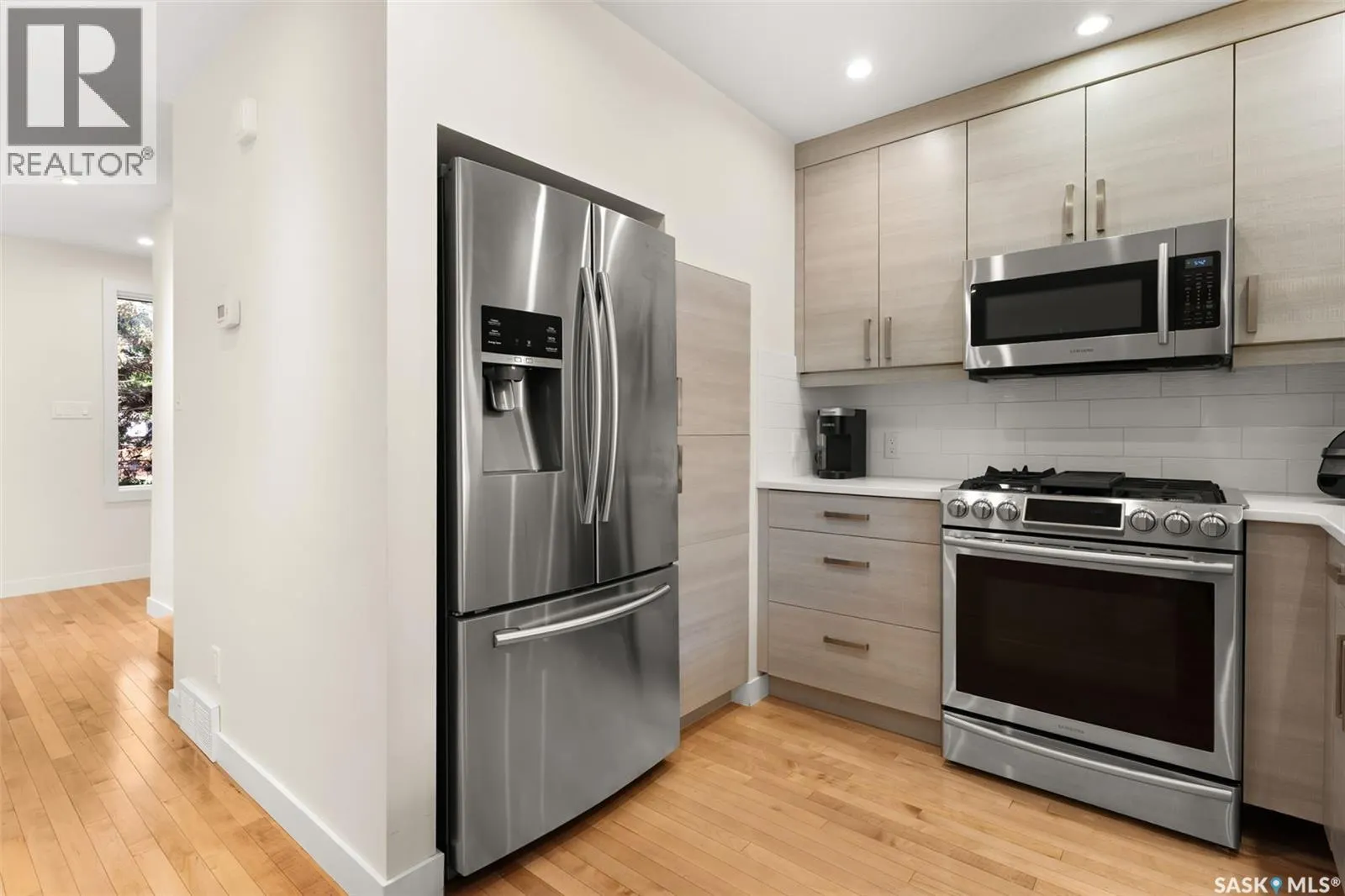 27 2338 Assiniboine AVENUE