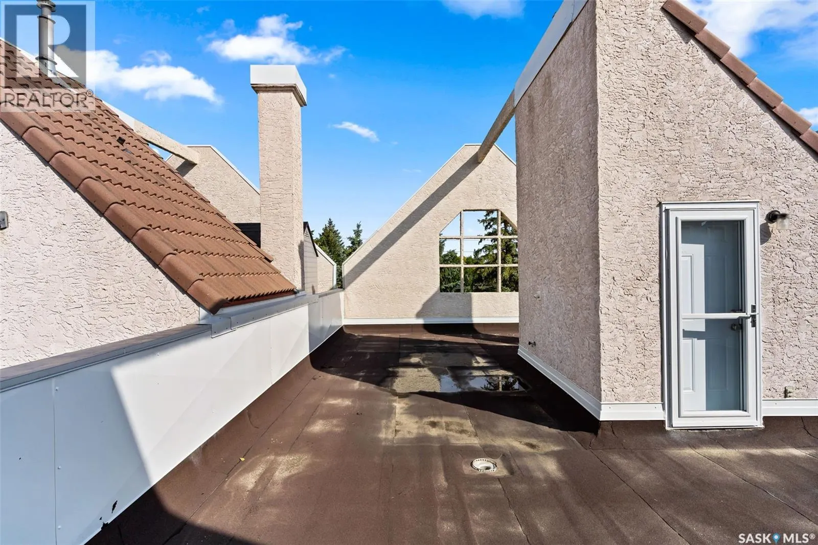 27 2338 Assiniboine AVENUE