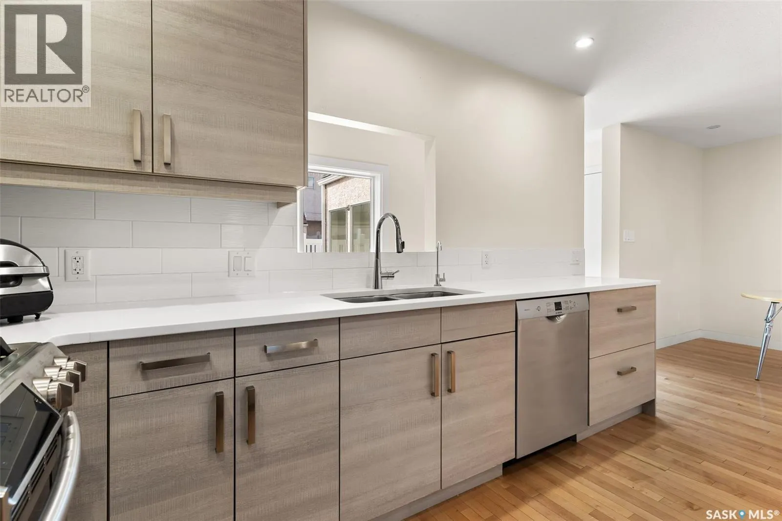 27 2338 Assiniboine AVENUE