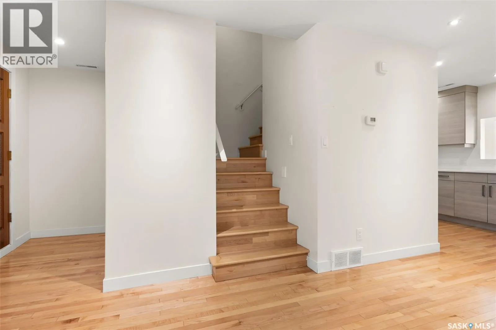 27 2338 Assiniboine AVENUE