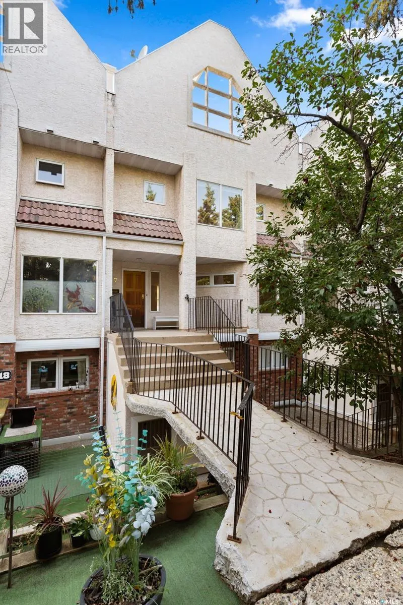 27 2338 Assiniboine AVENUE