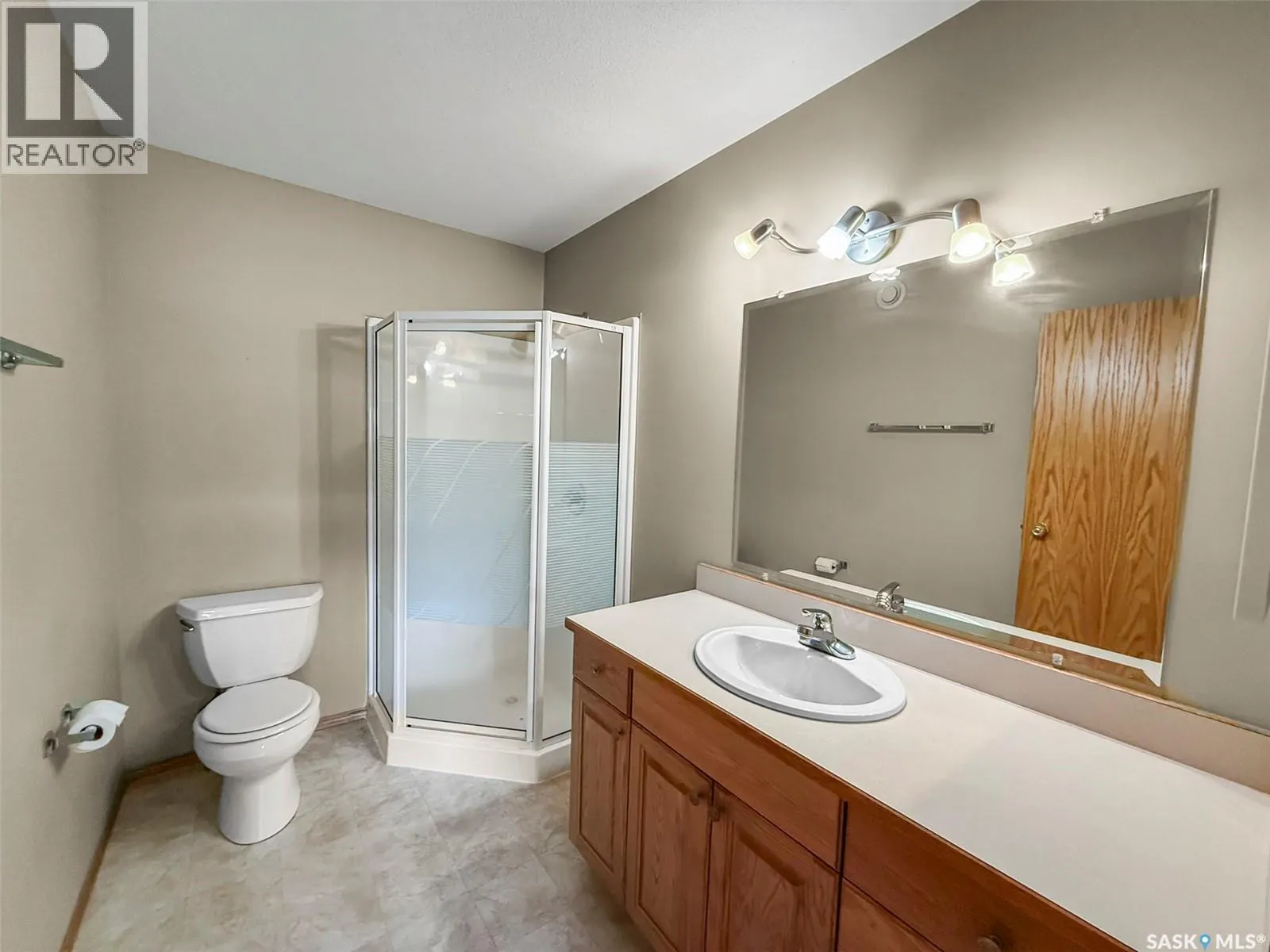 417 165 Robert STREET W