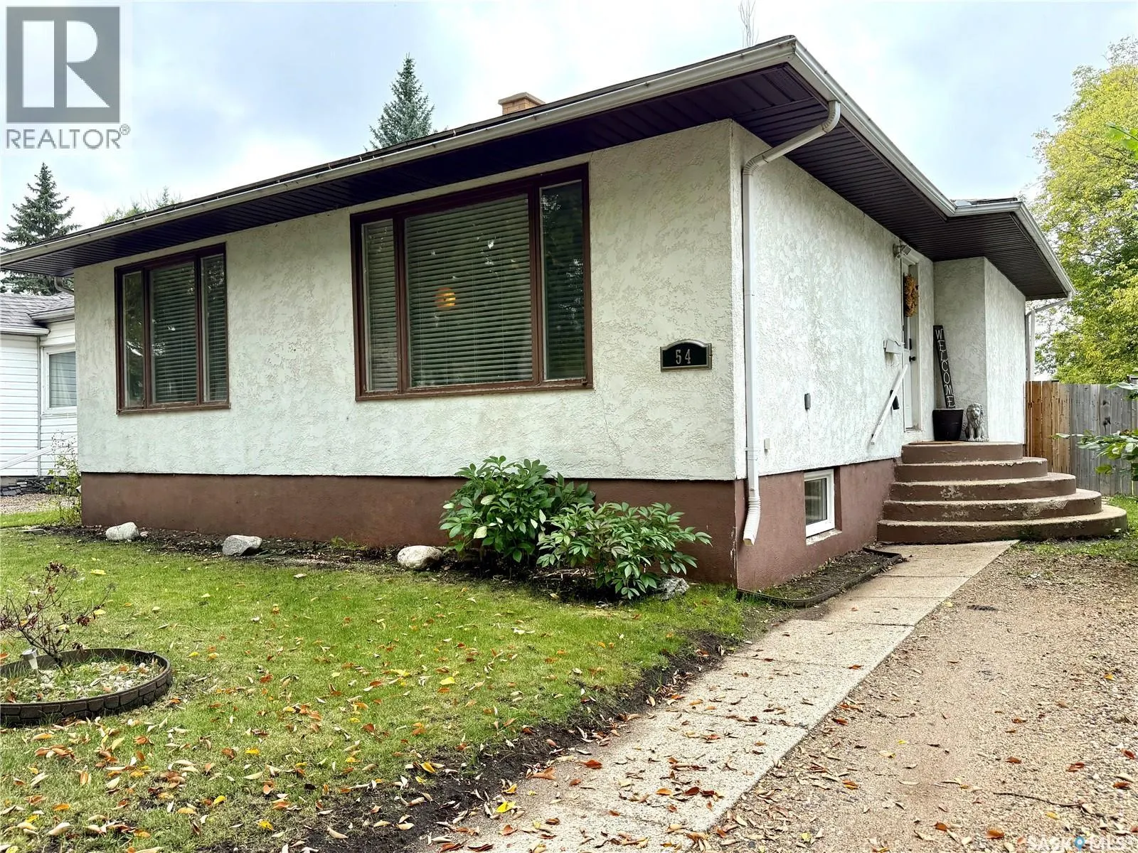 54 Assiniboia AVENUE