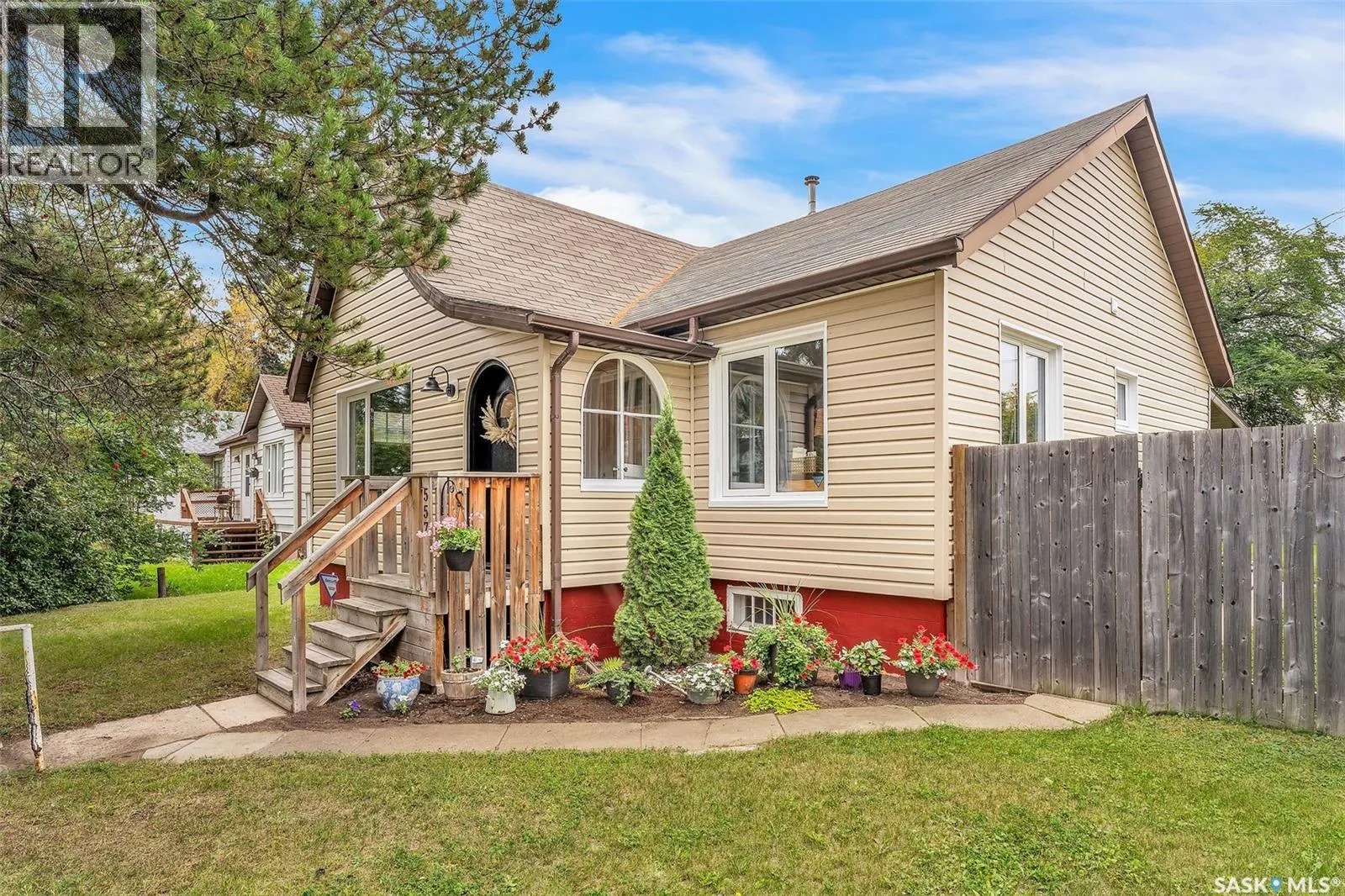 557 13th STREET W
