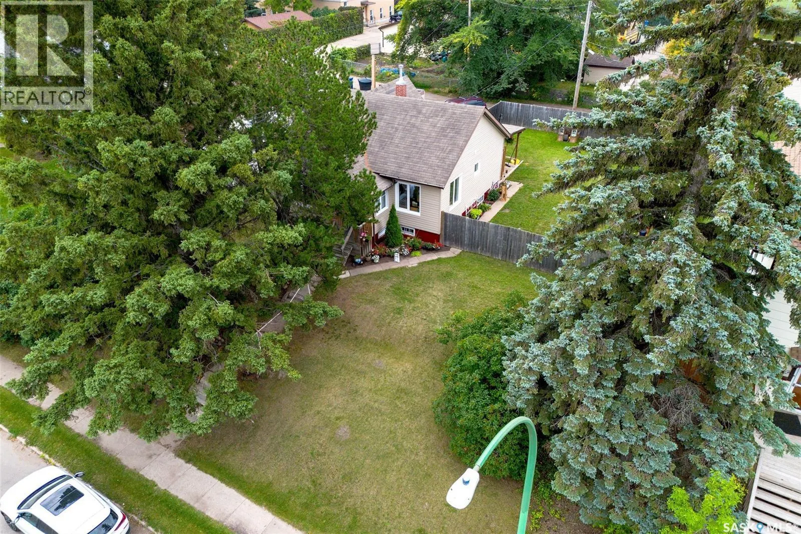 557 13th STREET W