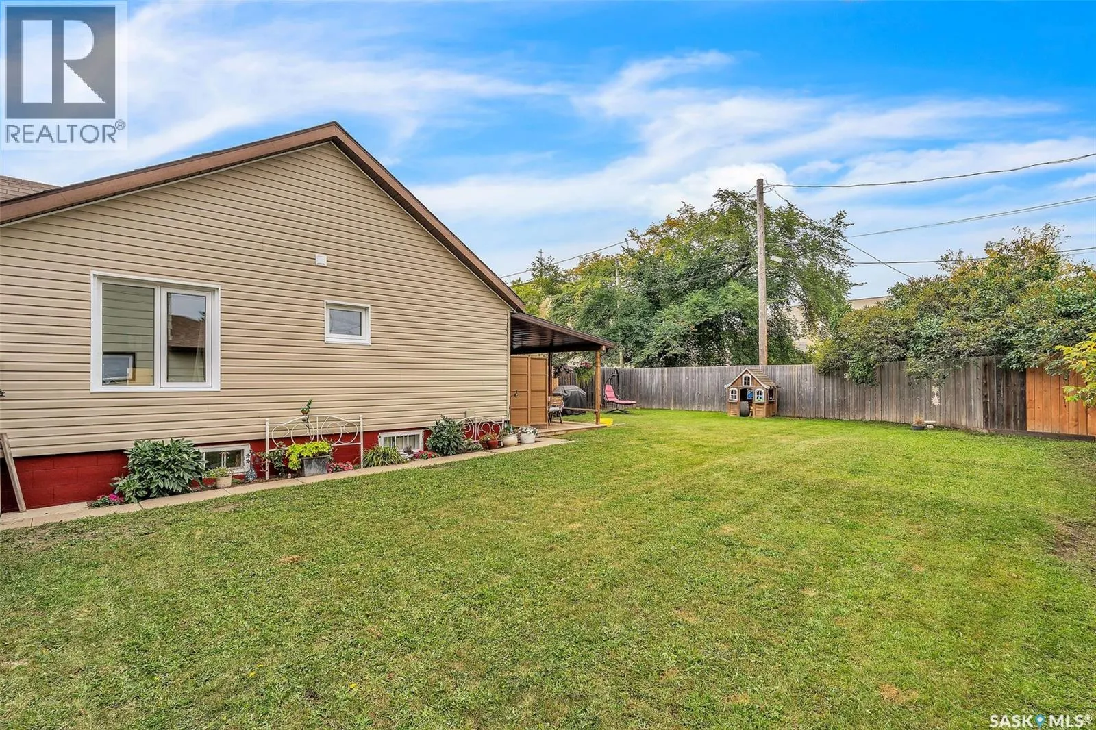 557 13th STREET W