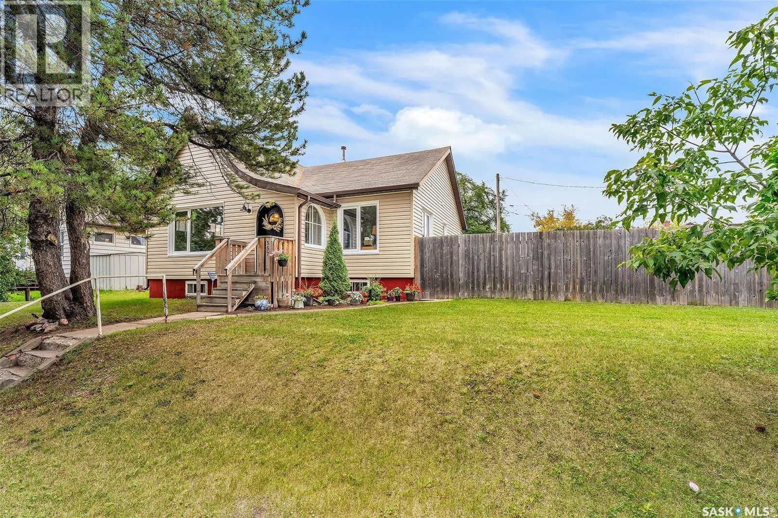 557 13th STREET W