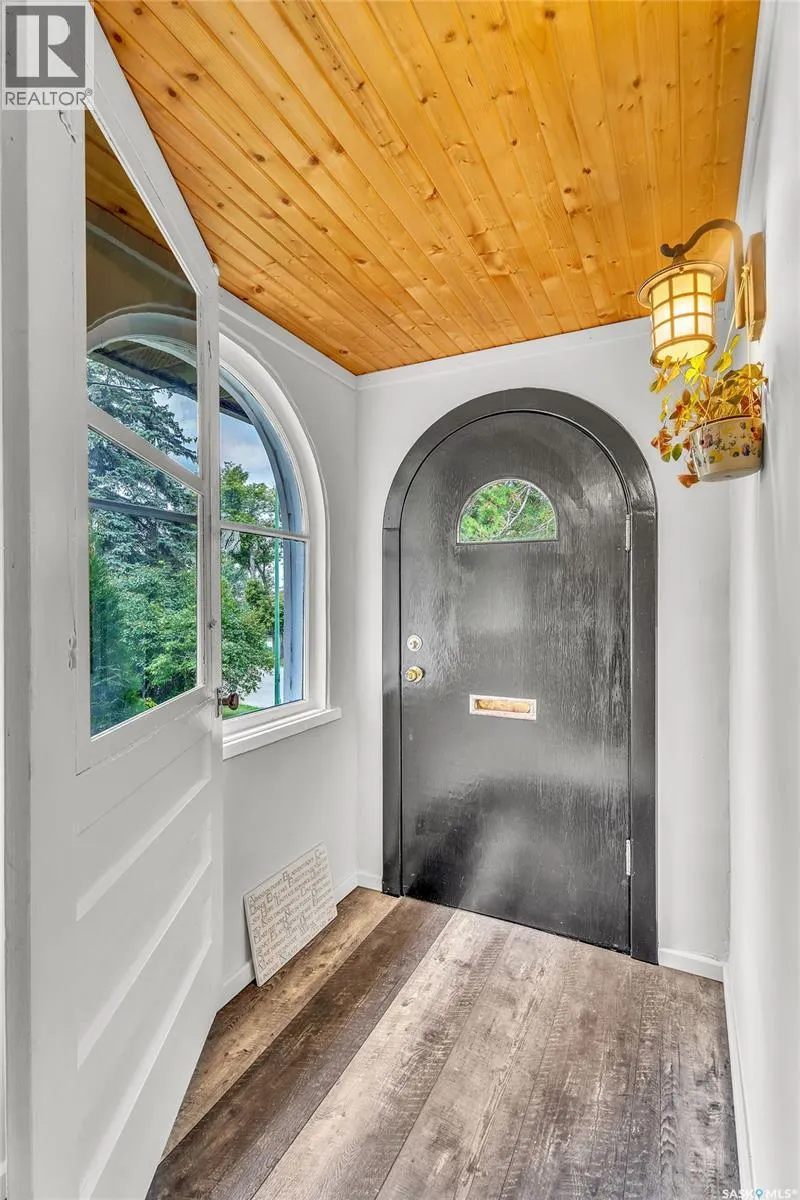 557 13th STREET W