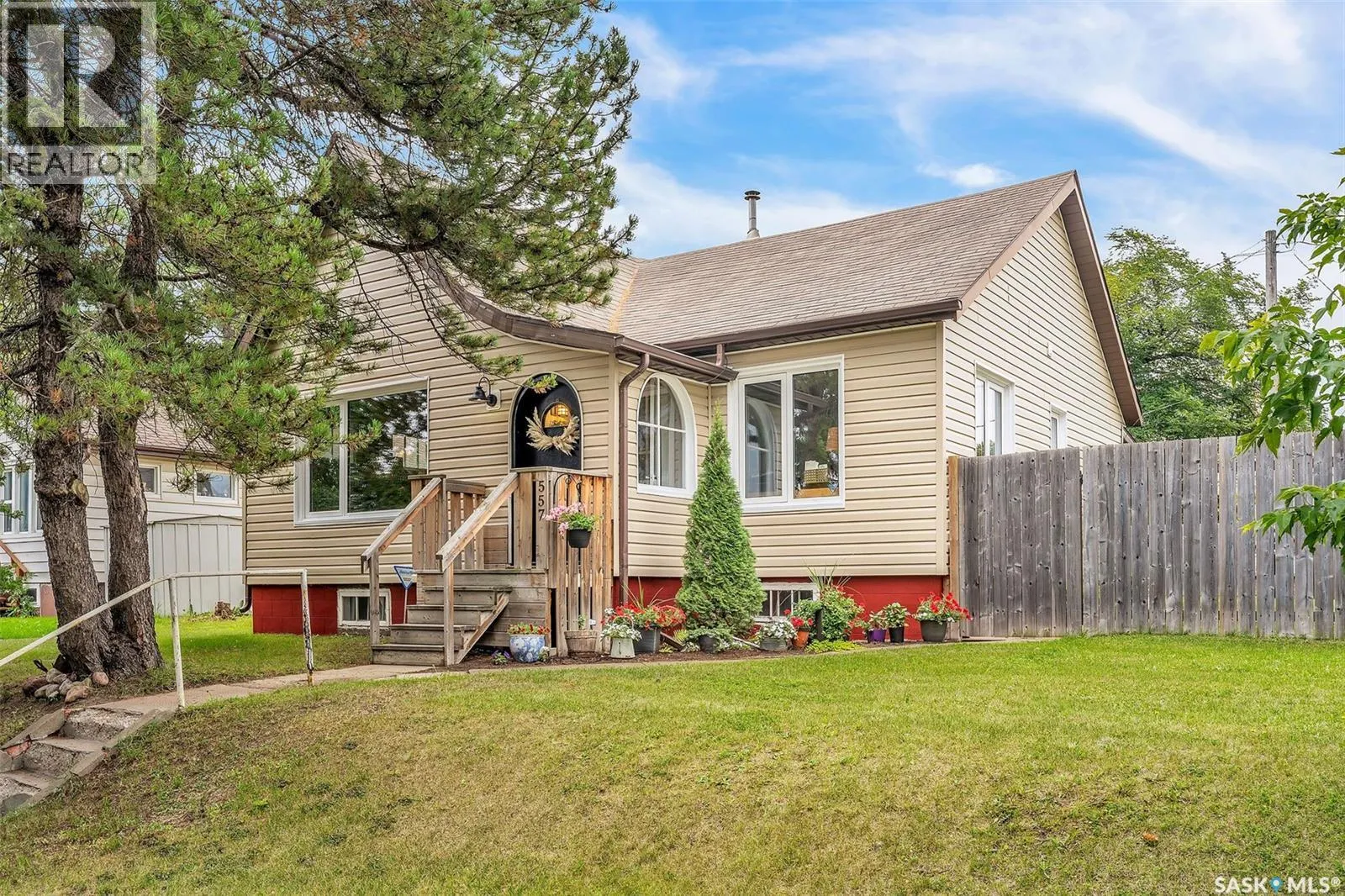 557 13th STREET W