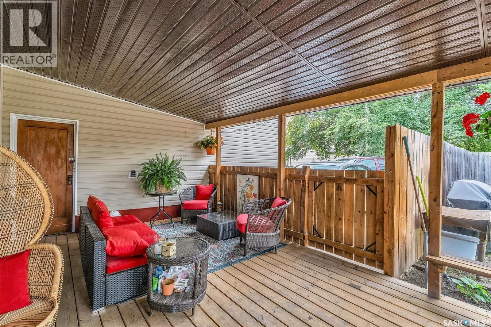 557 13th STREET W