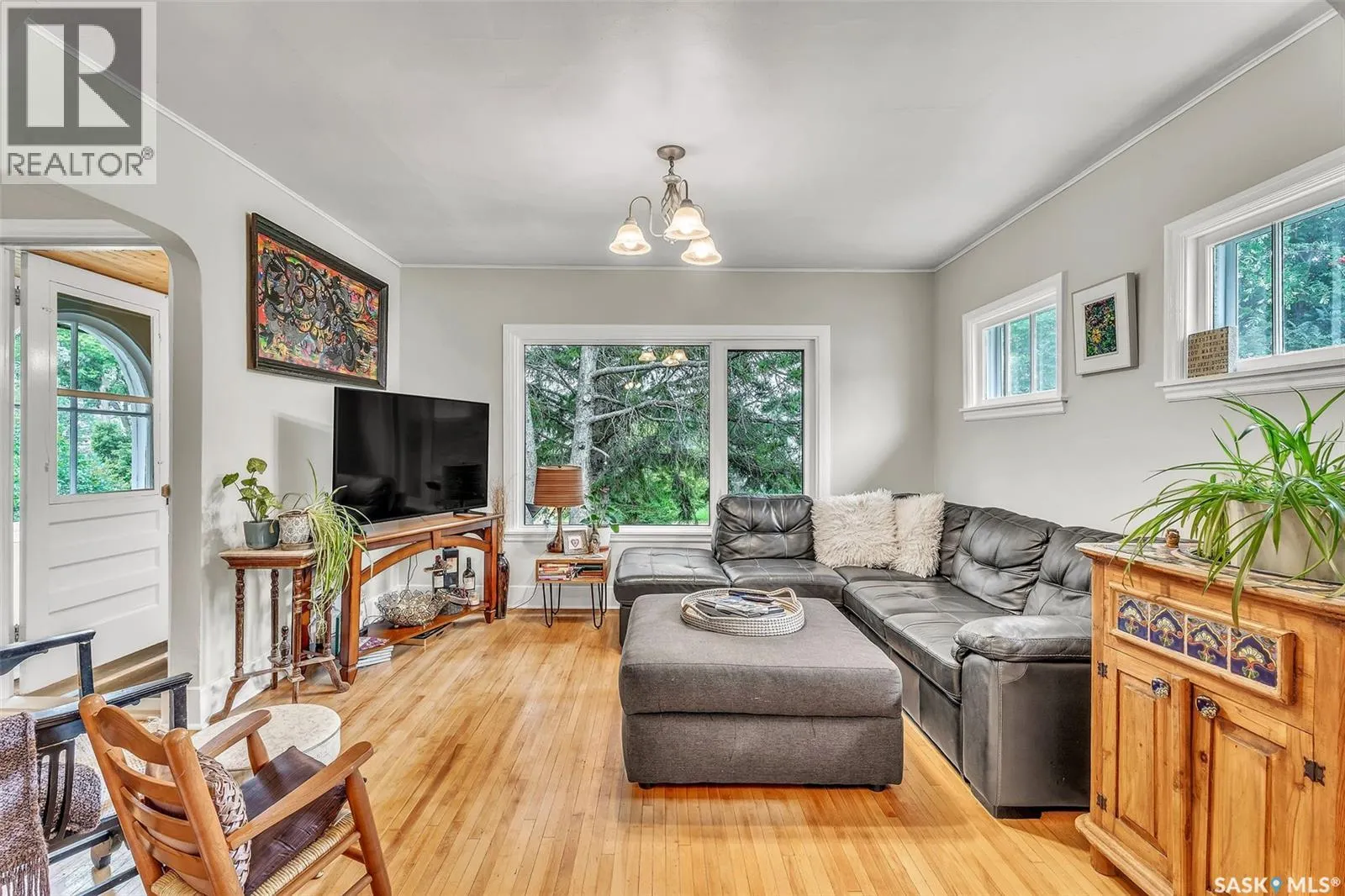 557 13th STREET W