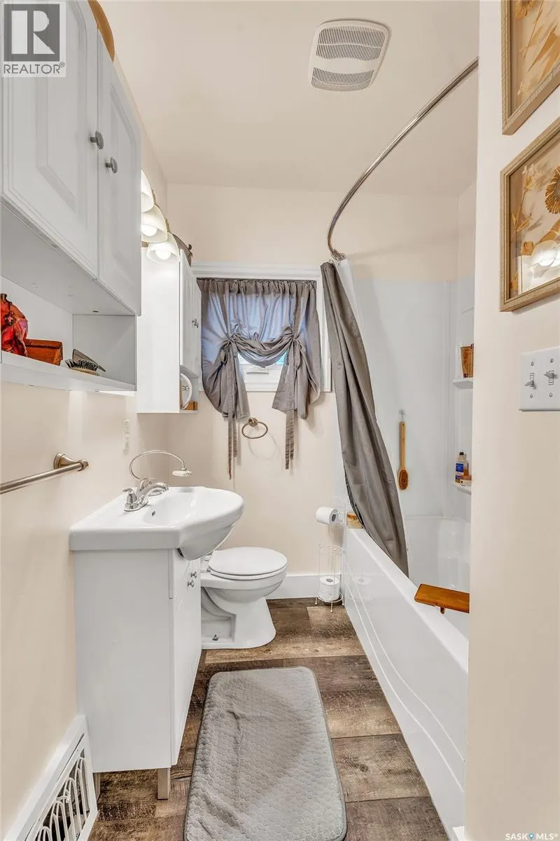 557 13th STREET W