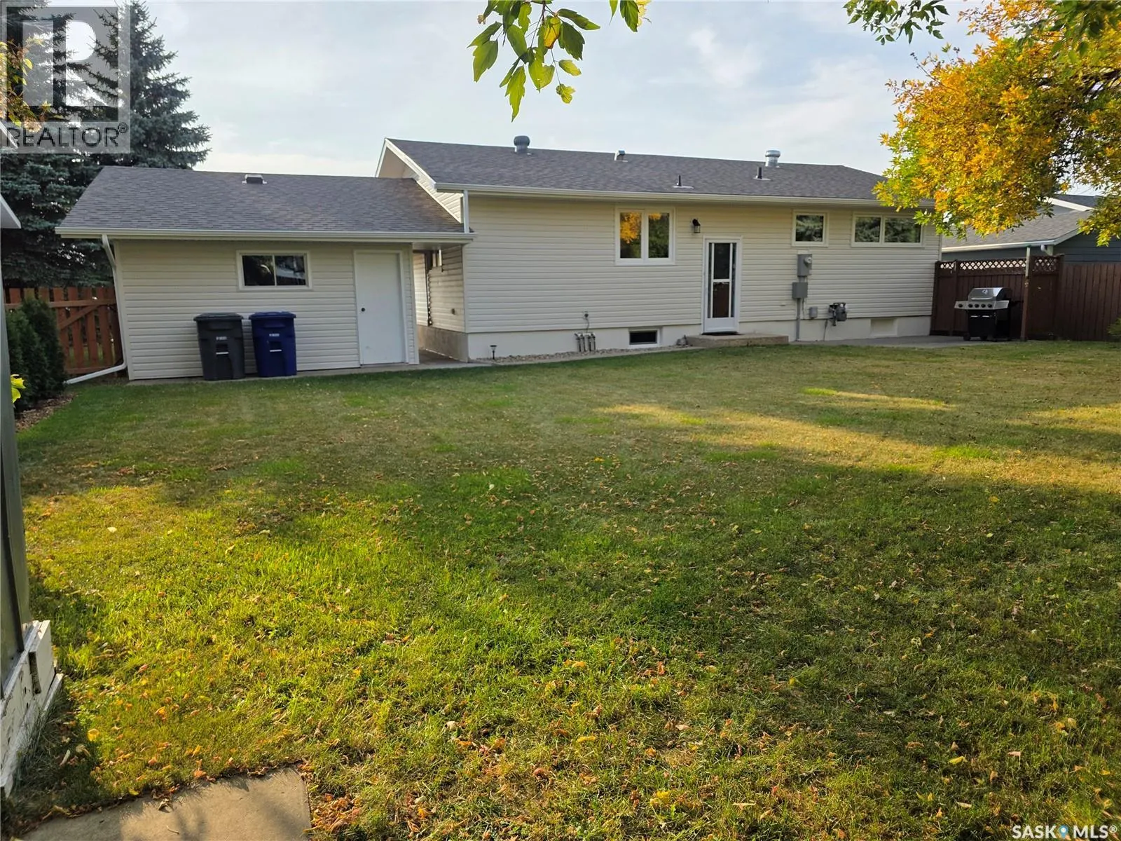 12 Tufts CRESCENT