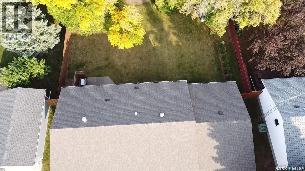 12 Tufts CRESCENT