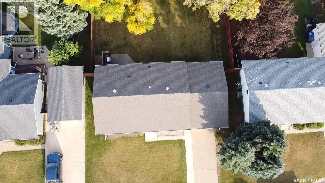 12 Tufts CRESCENT