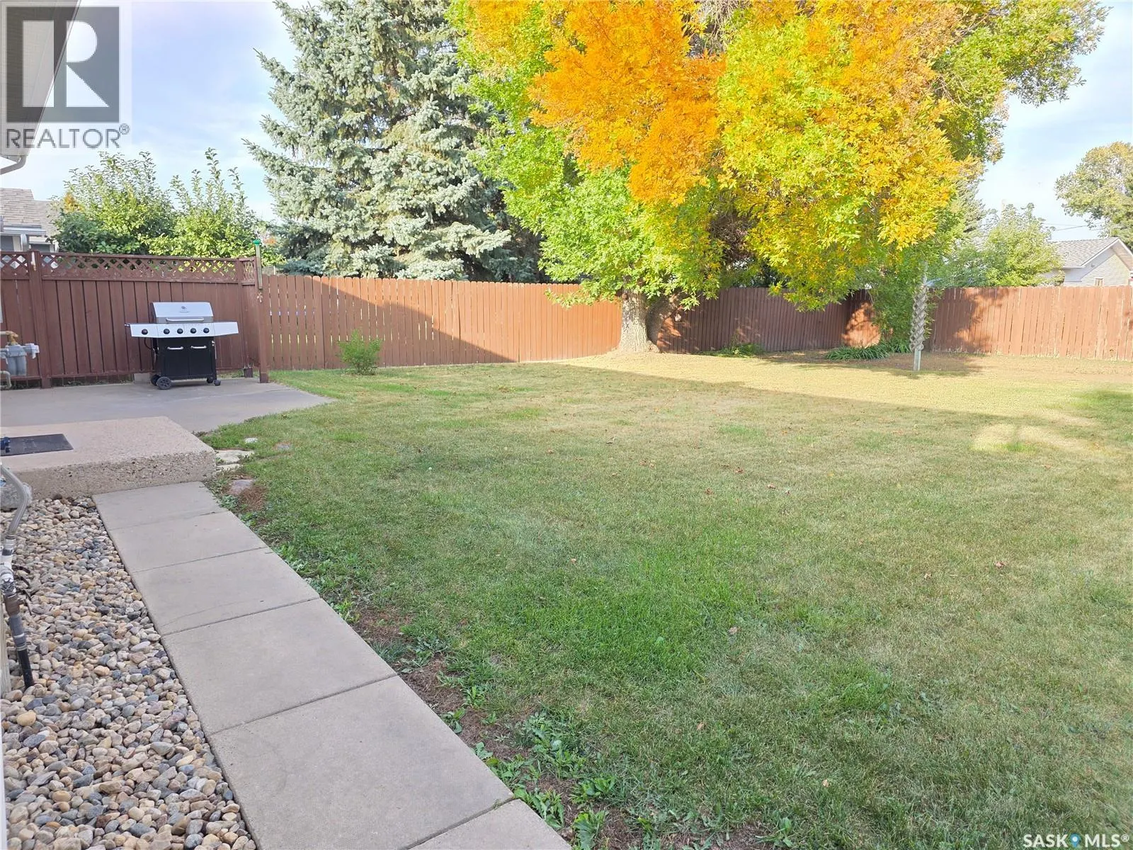12 Tufts CRESCENT
