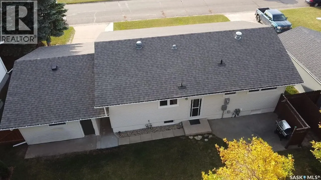 12 Tufts CRESCENT