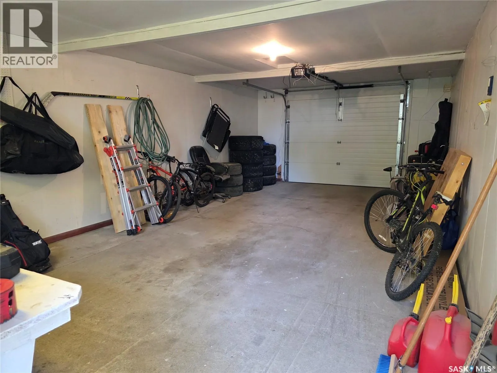 12 Tufts CRESCENT