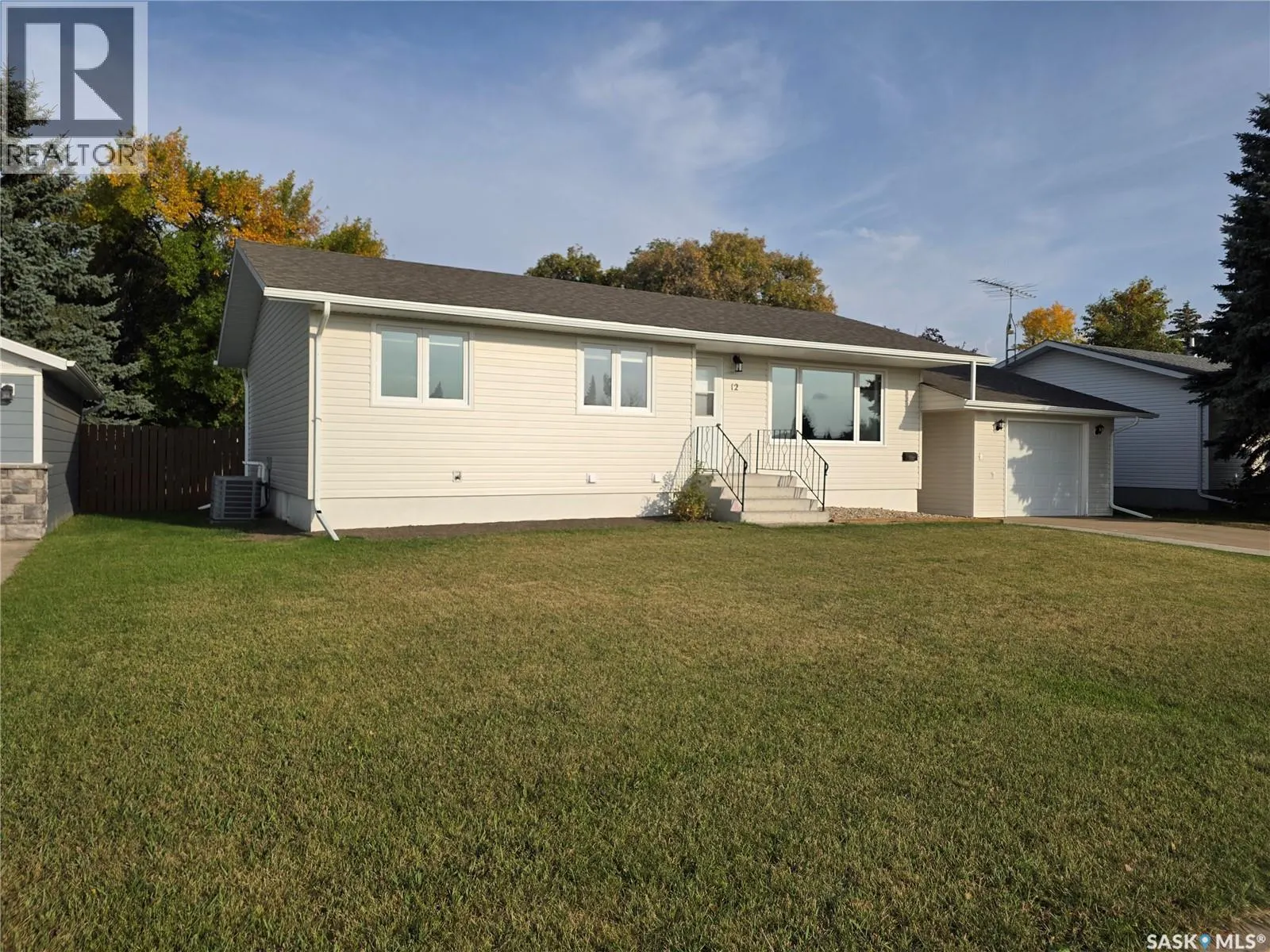 12 Tufts CRESCENT