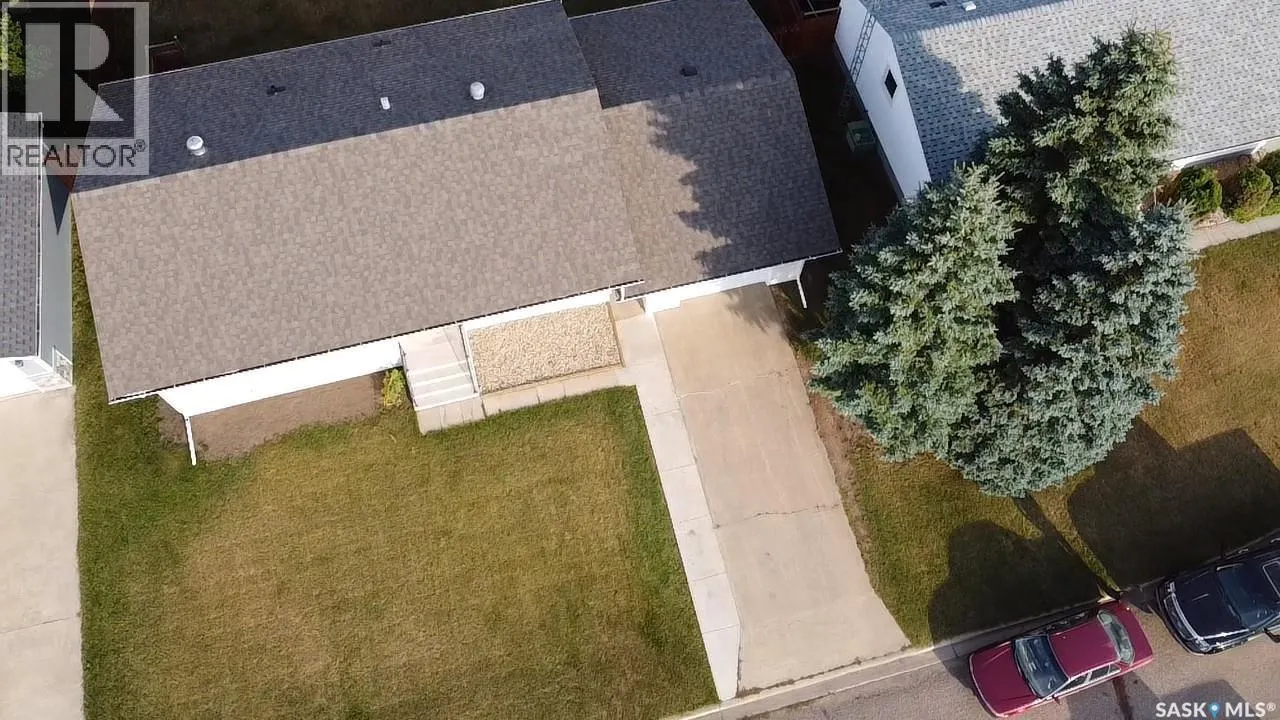 12 Tufts CRESCENT