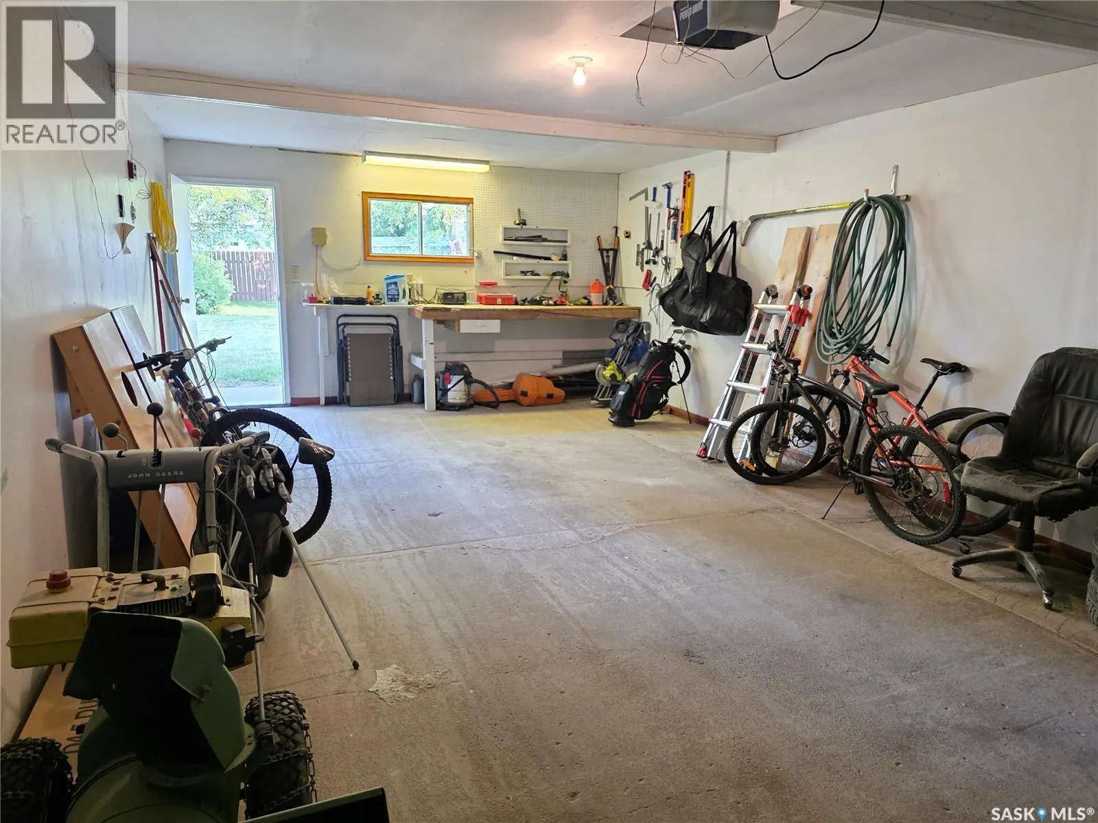 12 Tufts CRESCENT