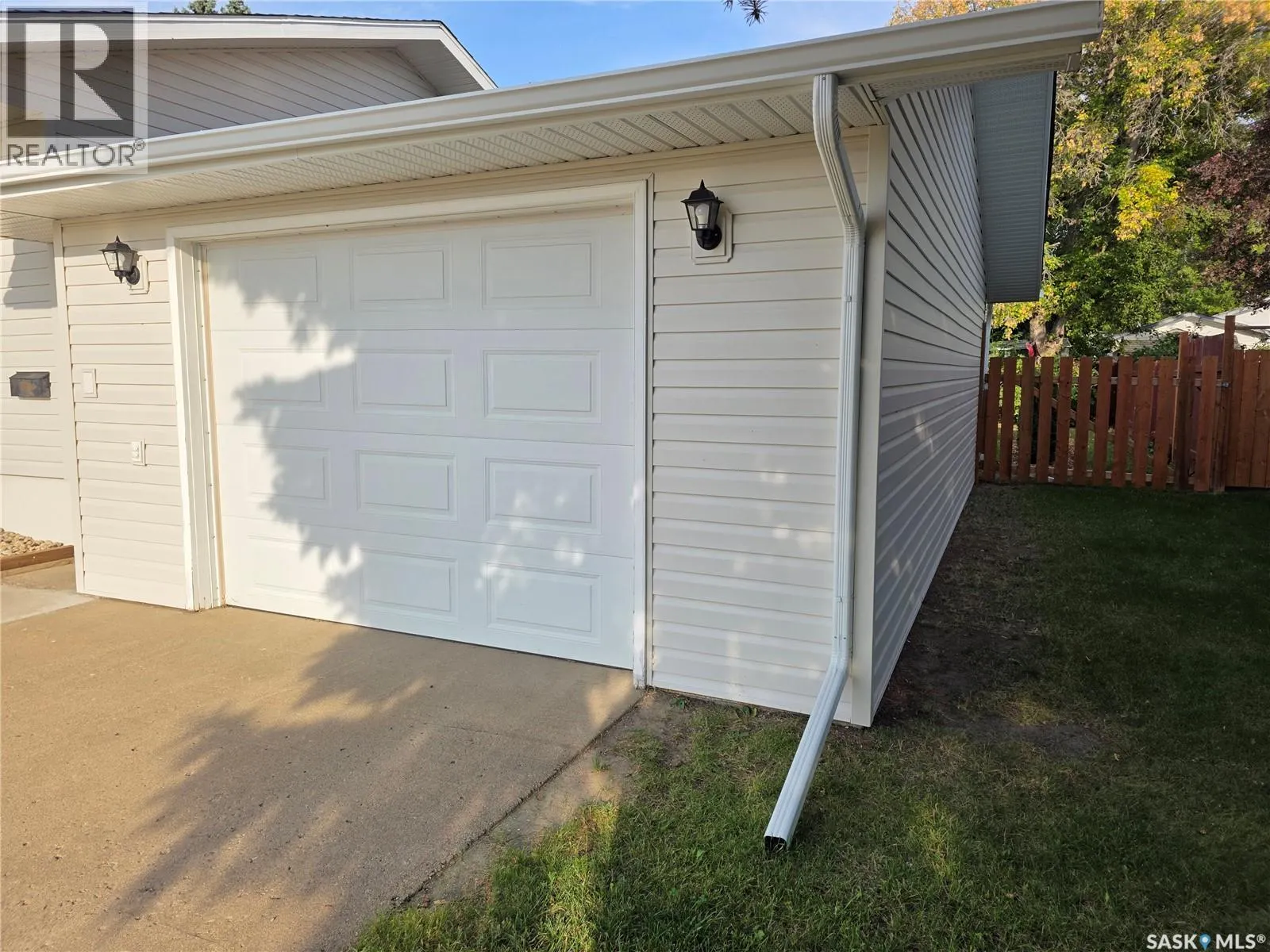 12 Tufts CRESCENT