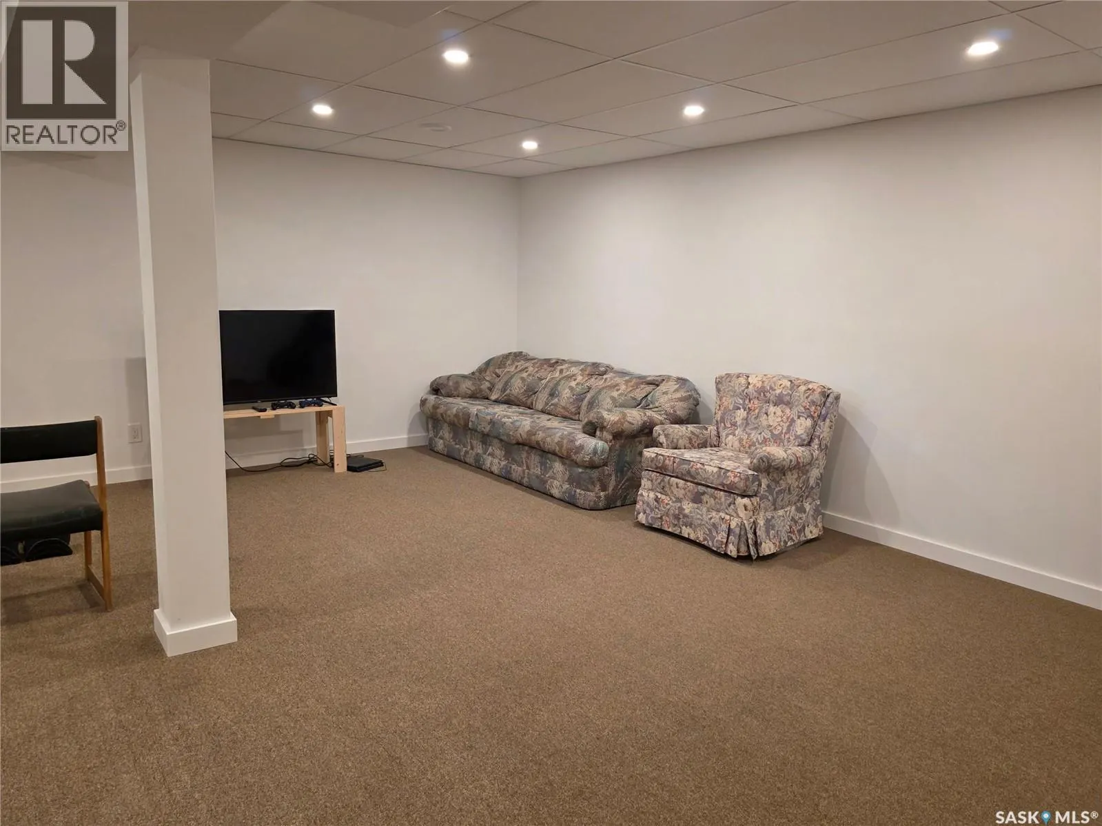 12 Tufts CRESCENT