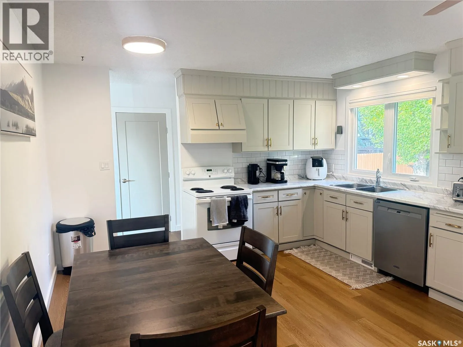 12 Tufts CRESCENT