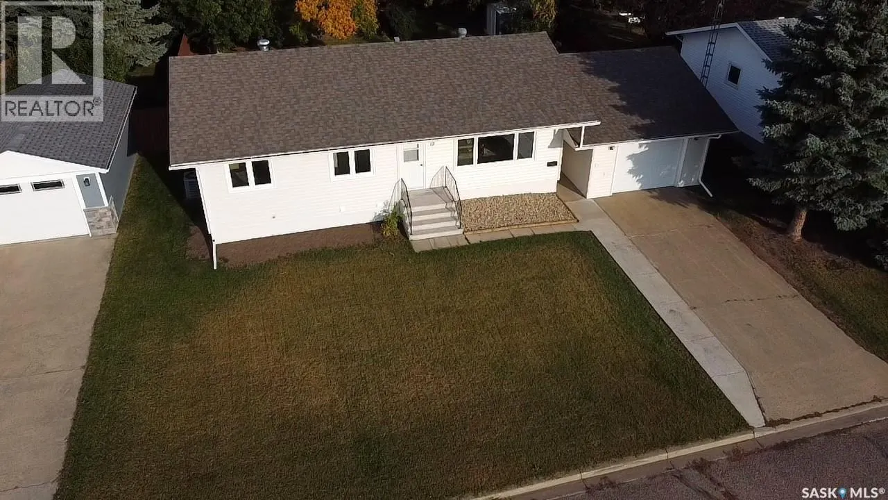 12 Tufts CRESCENT
