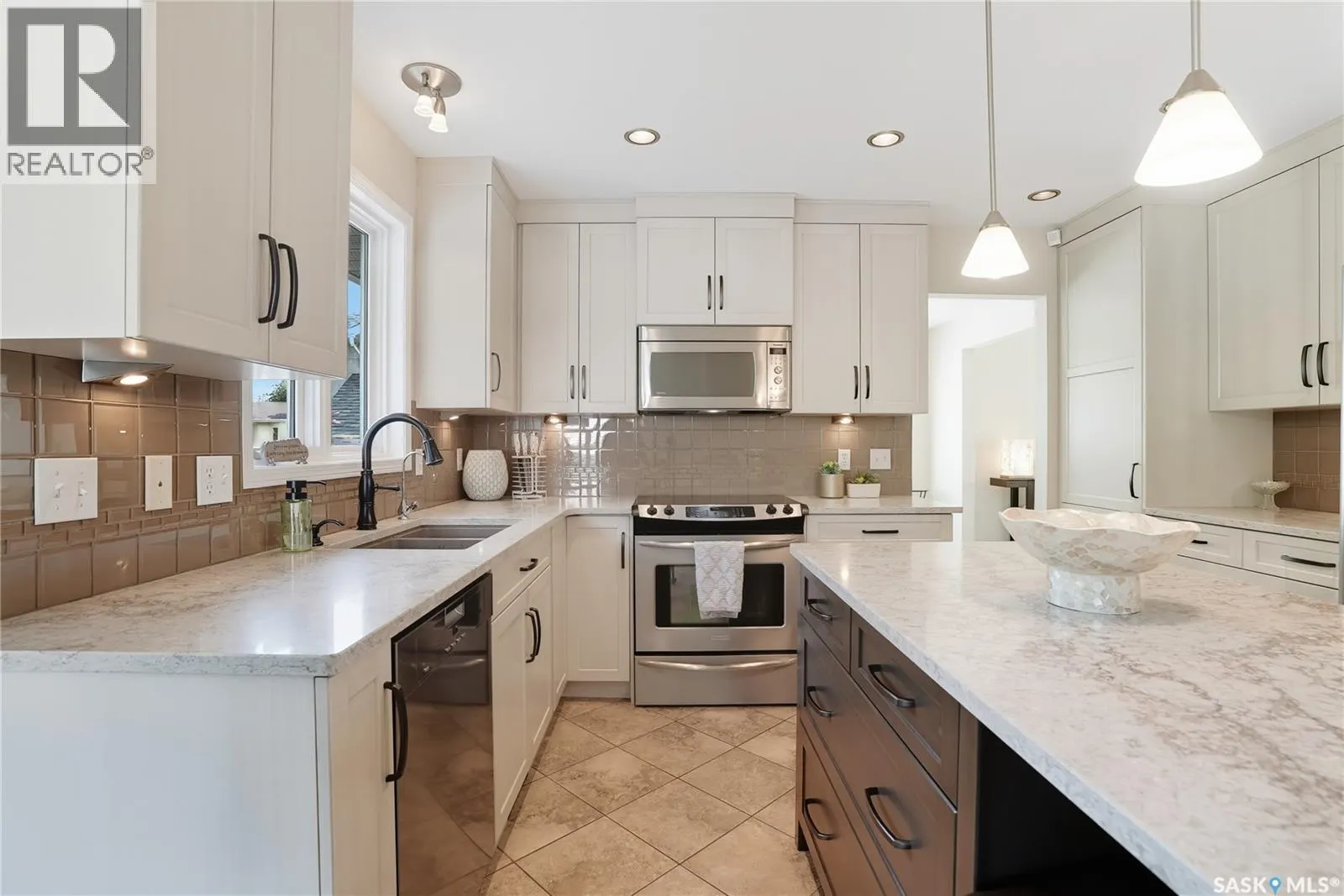 303 Braeburn CRESCENT
