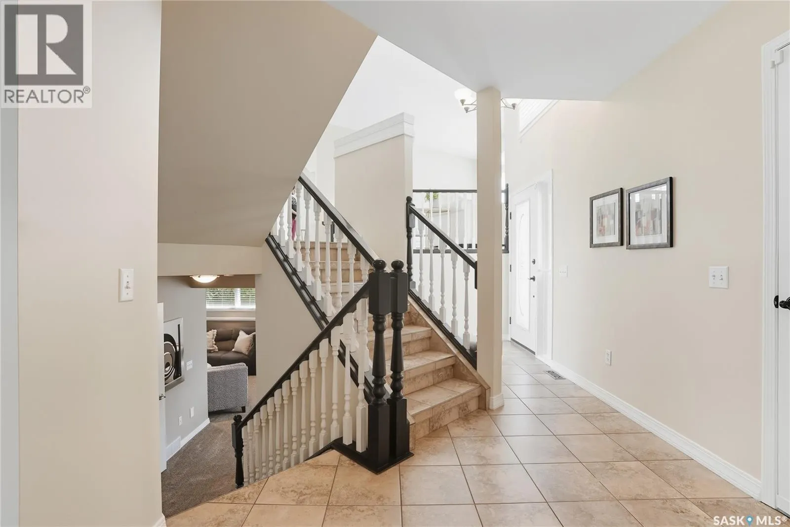 303 Braeburn CRESCENT