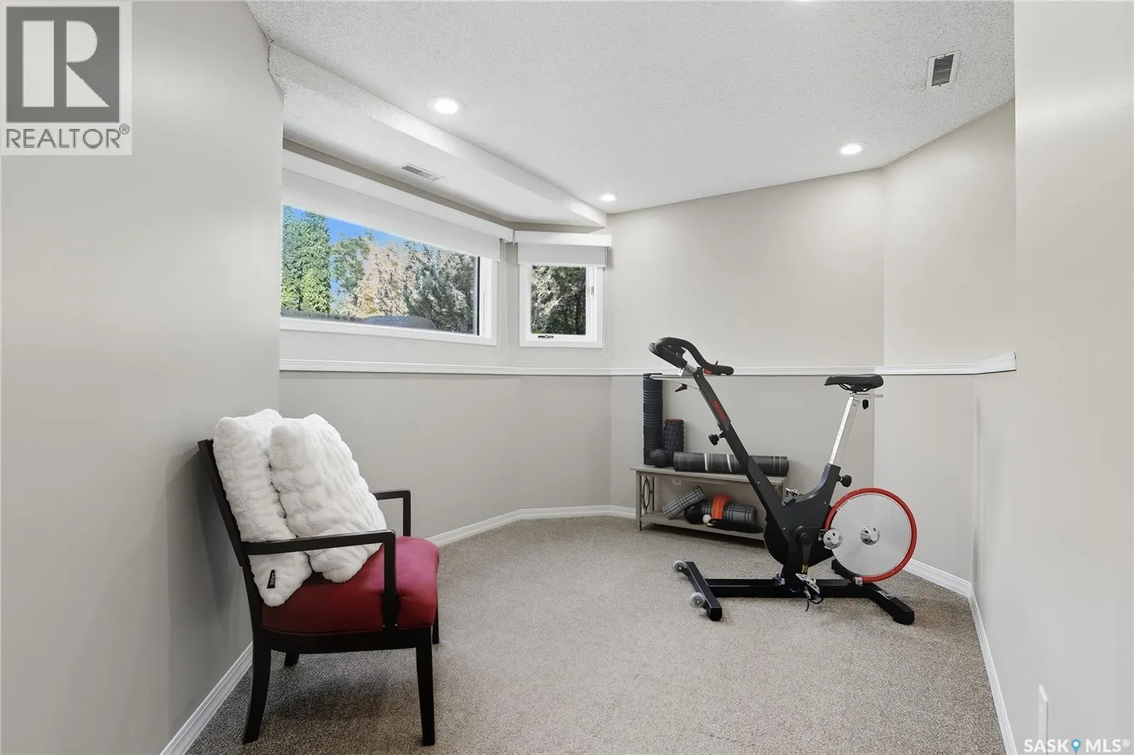 303 Braeburn CRESCENT