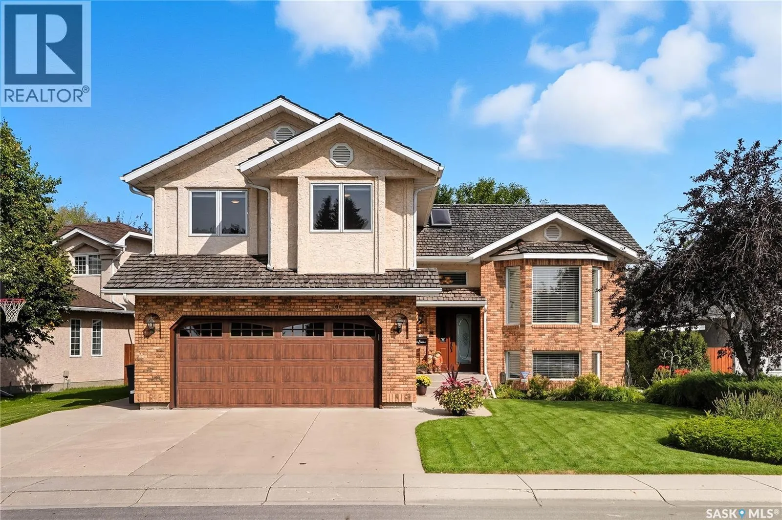 303 Braeburn CRESCENT