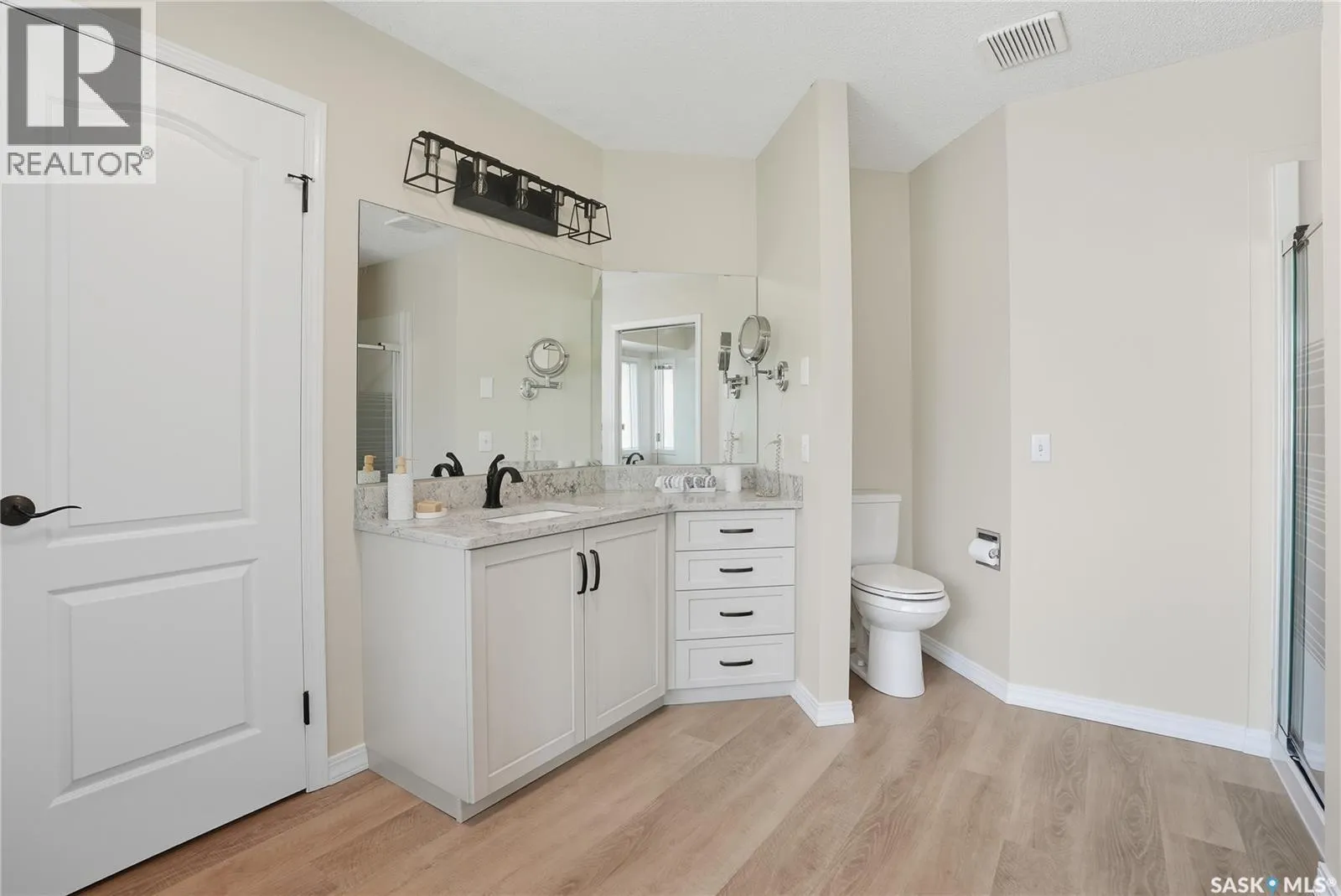 303 Braeburn CRESCENT