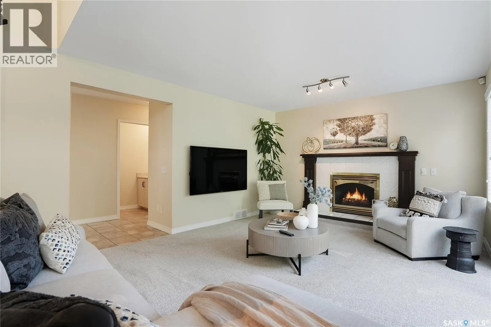 303 Braeburn CRESCENT