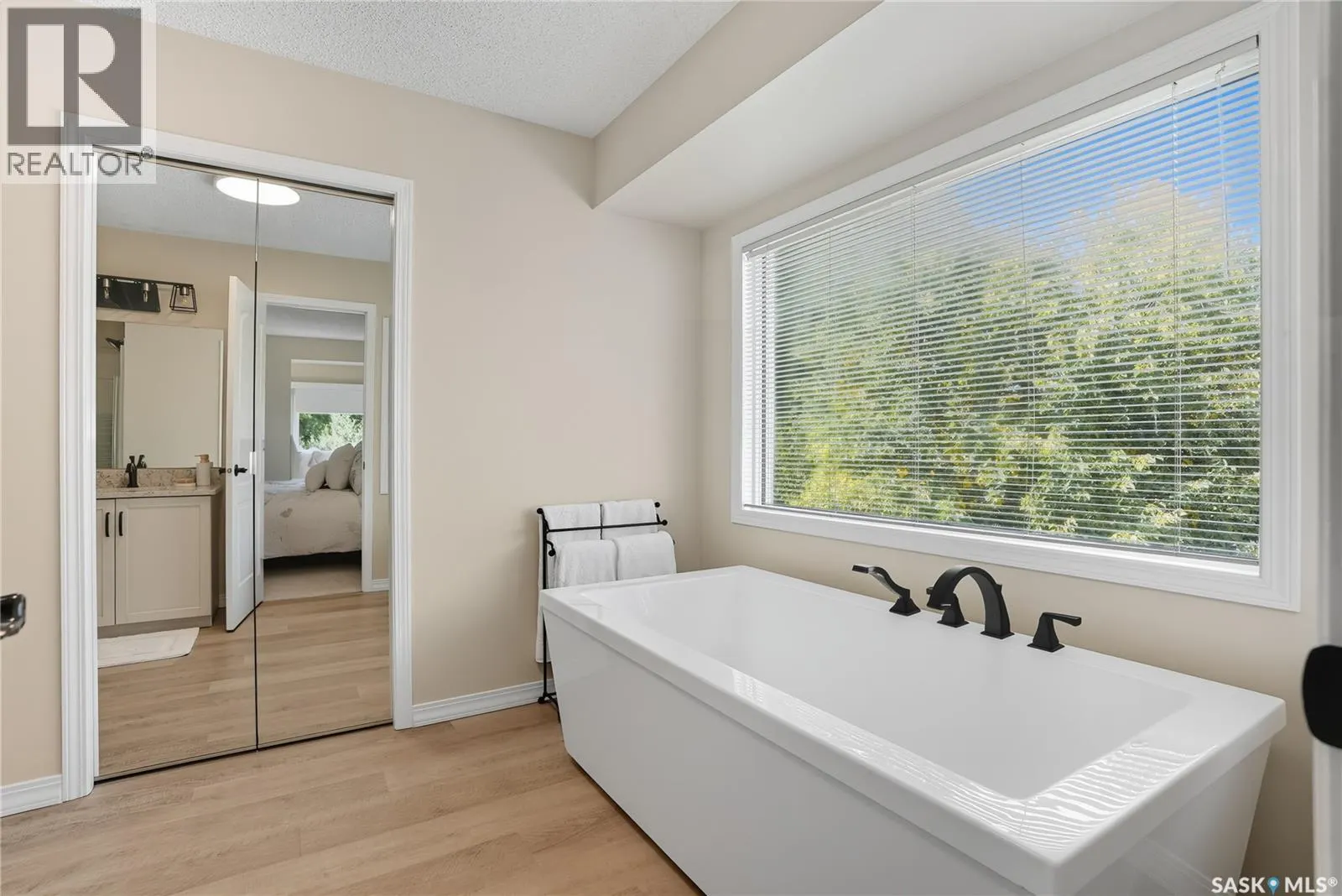 303 Braeburn CRESCENT