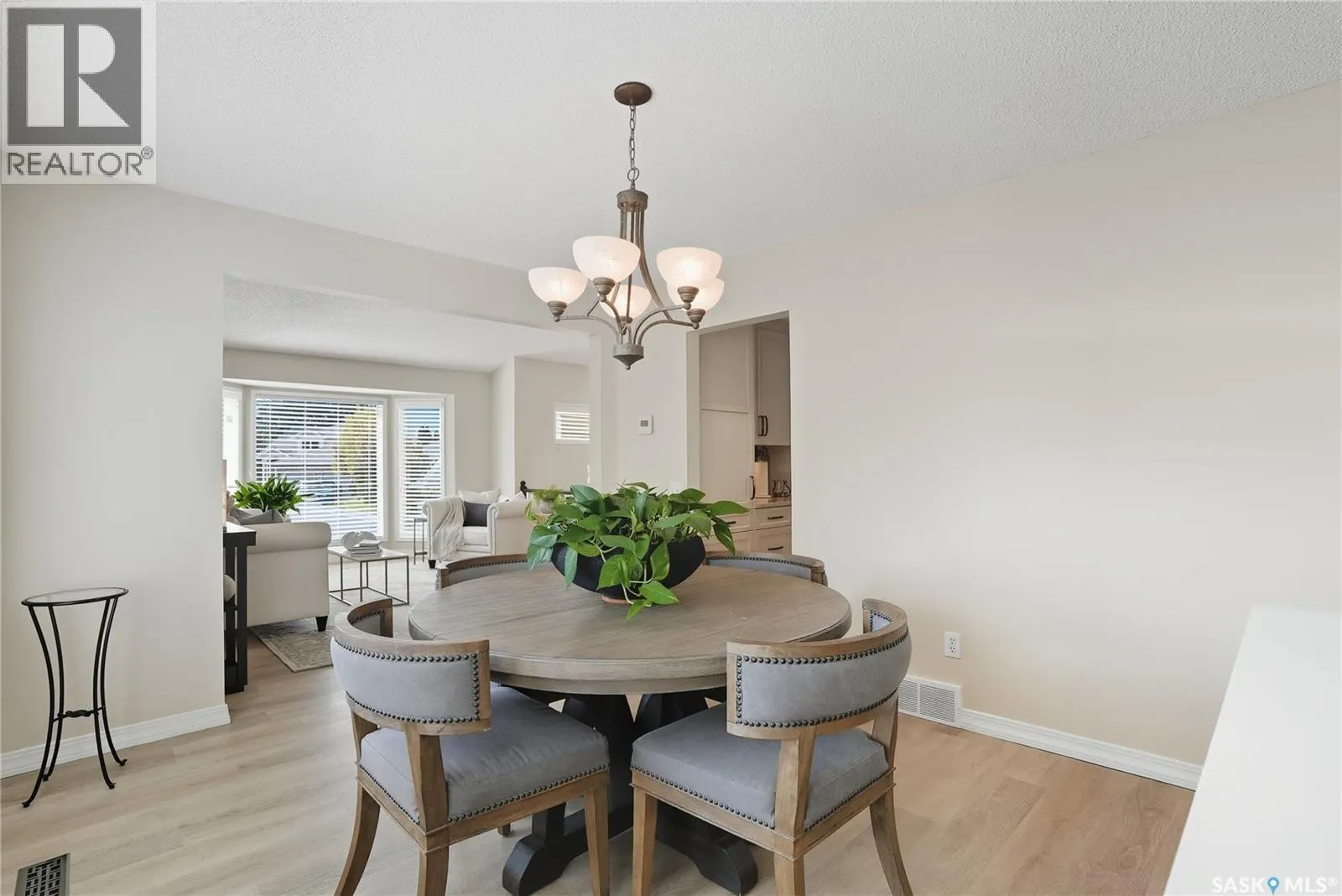 303 Braeburn CRESCENT