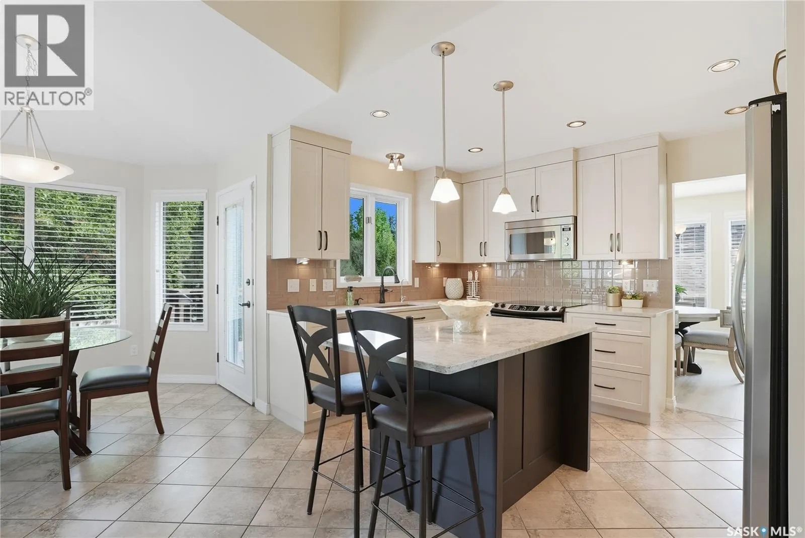 303 Braeburn CRESCENT
