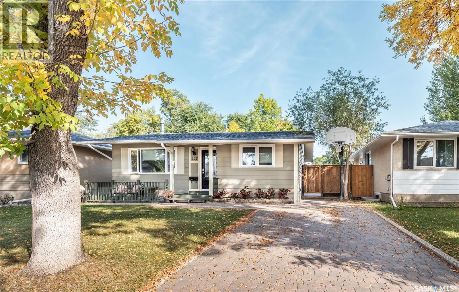 227 McMaster CRESCENT