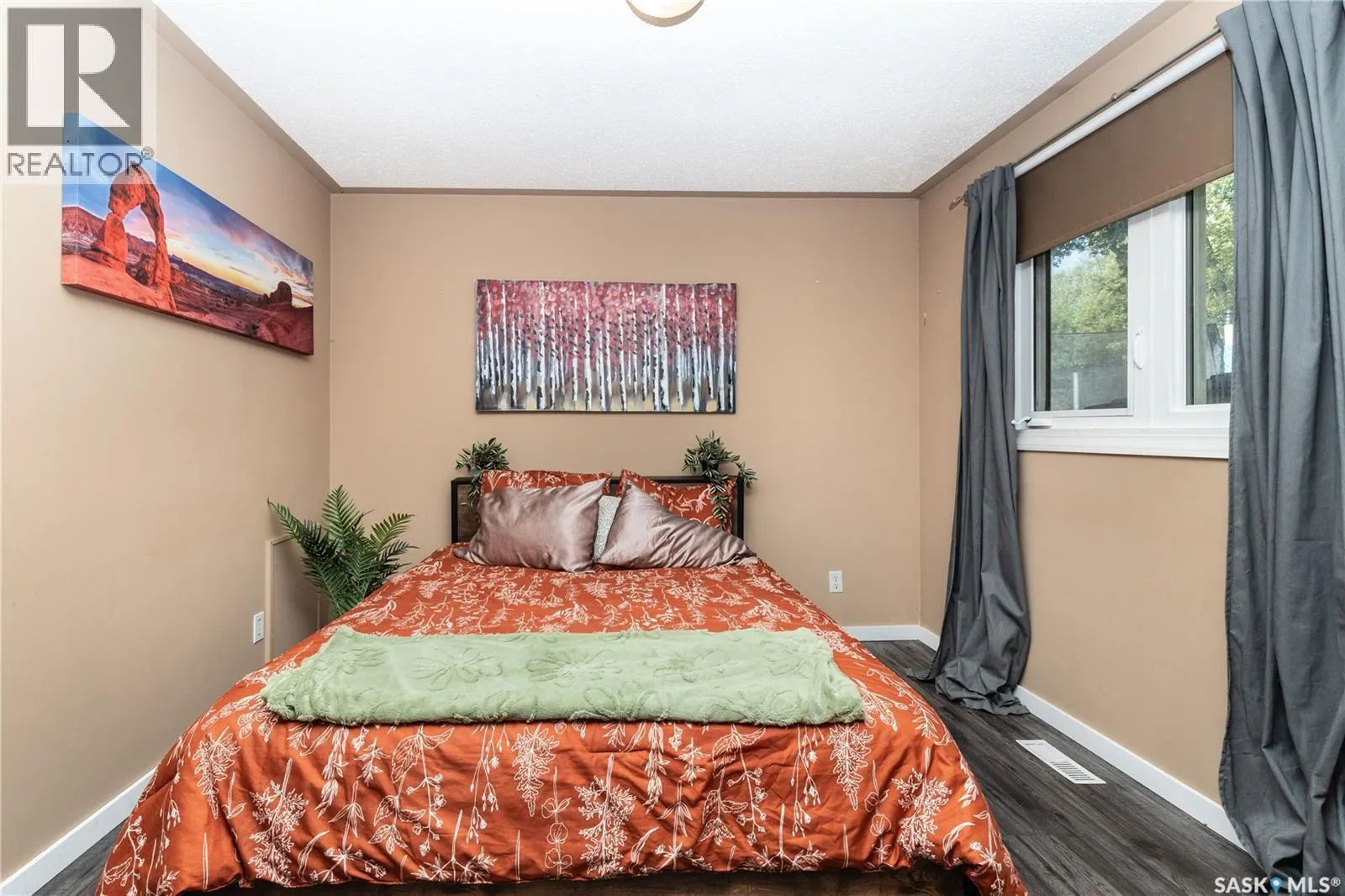 227 McMaster CRESCENT